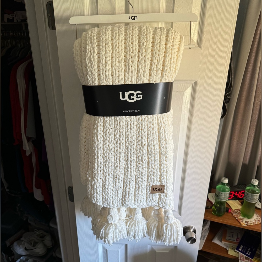 UGG RARE IVORY BRAIDED KNIT THROW - Picture 9 of 16